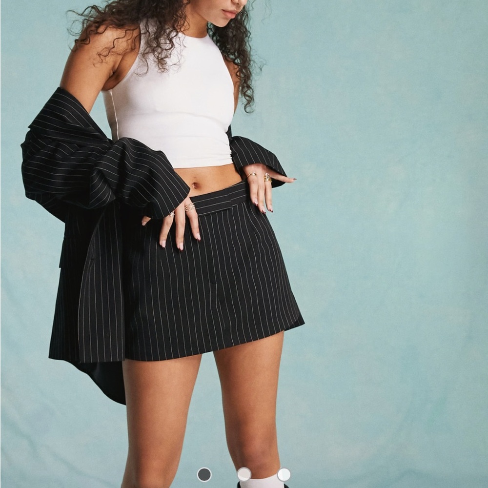 Pin stripe mini skort